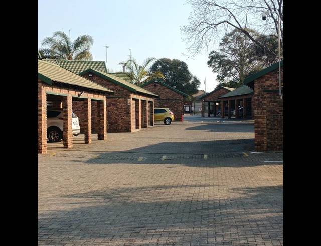 4 BEDROOM TOWNHOUSE FOR SALE IN GLEN MARAIS